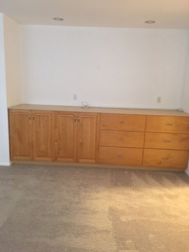 Building Photo - Very nice 3 bedroom, 2 bath Monterey Park ...