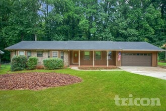 Building Photo - 430 Beaumont Dr SW