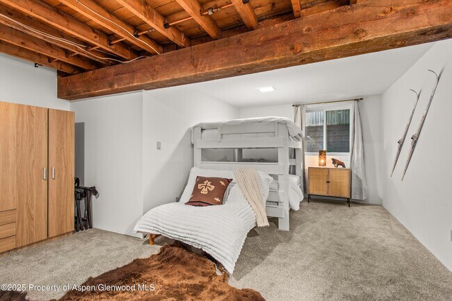 Building Photo - 406 W Smuggler St