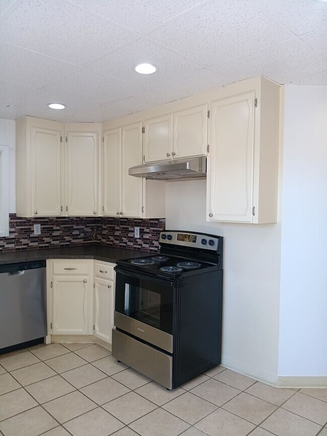 Building Photo - Beautiful Secluded Farmhouse & Shop is Available!