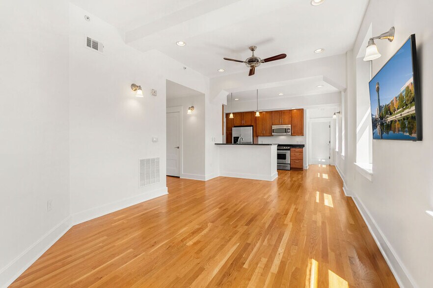 Building Photo - 531 S Gay St