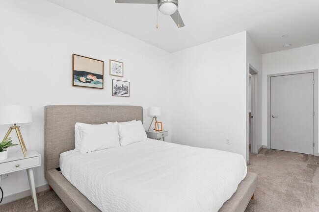 Building Photo - 747 N College Ave