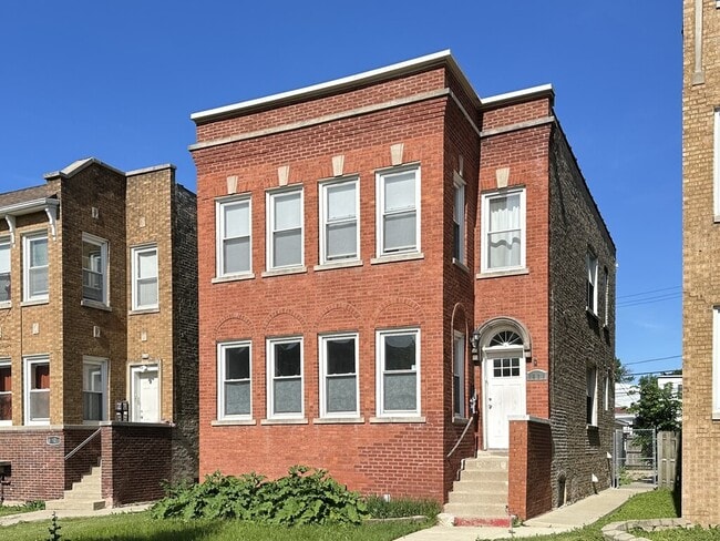 Building Photo - 1621 N McVicker Ave