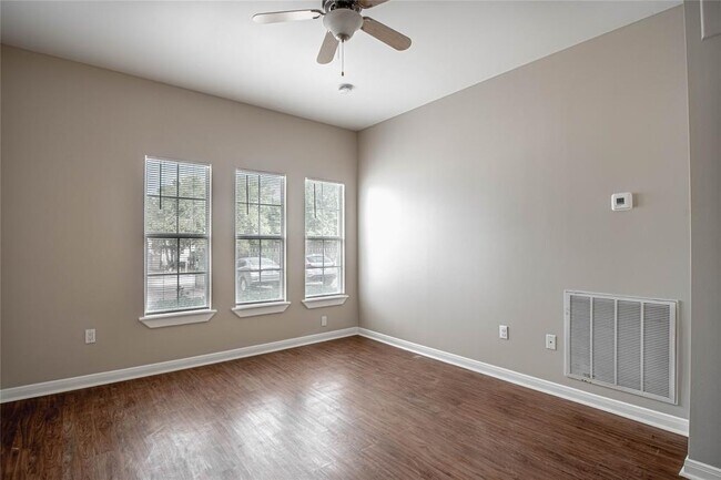 Building Photo - 1616 Avenue N
