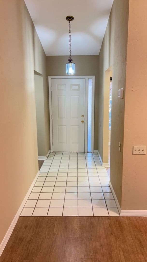 Building Photo - Great 2/2 In Woodcreek Village-Sublease
