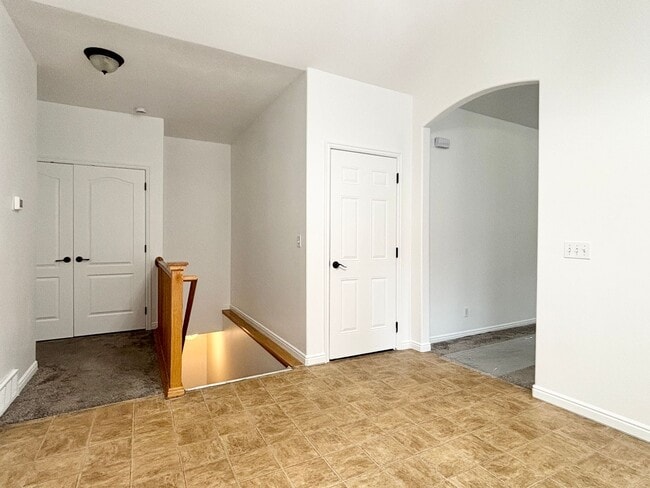 Building Photo - Beautiful Draper Townhome at Bella Monte!
