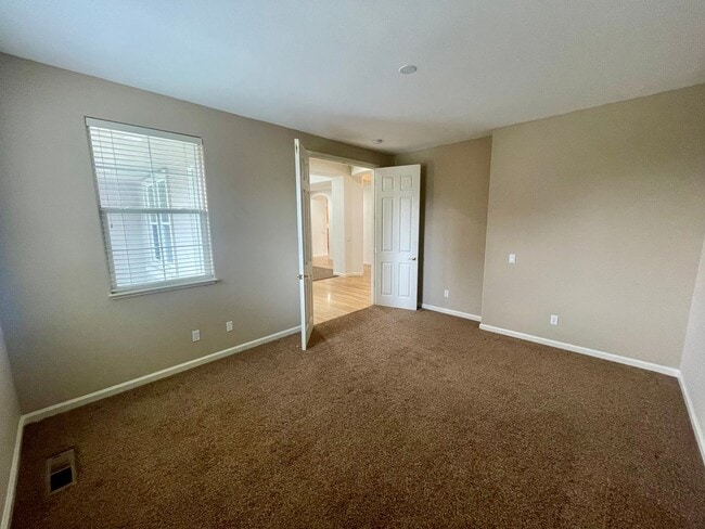 Building Photo - Beautiful Home in ArrowCreek!