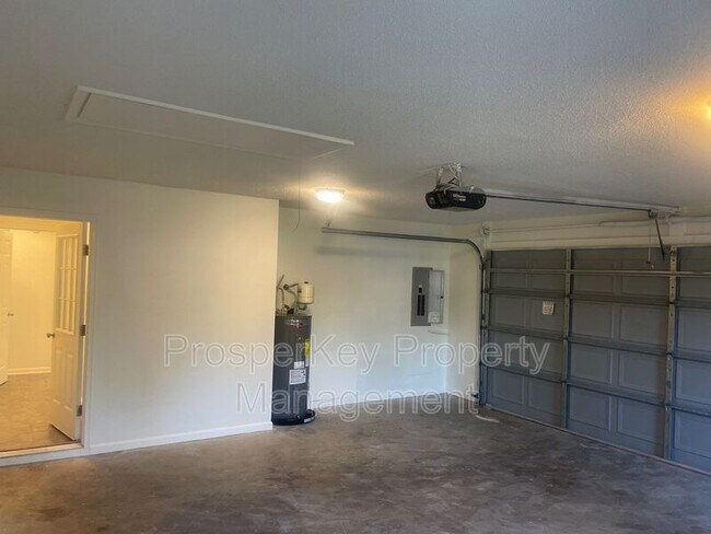 Building Photo - 207 Timber Ridge Dr