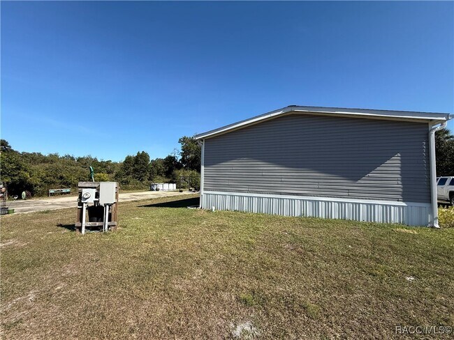 Building Photo - 5469 W Grovepark Rd