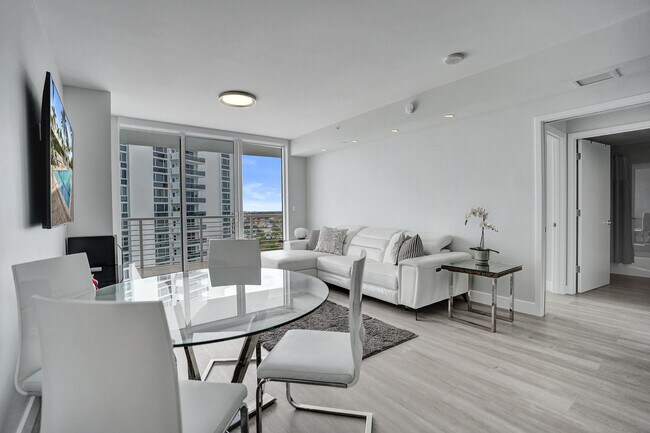 Building Photo - 2821 N Ocean Blvd