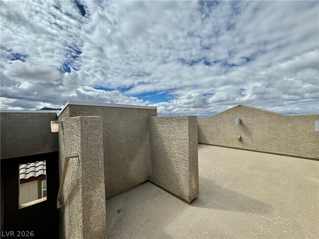 Building Photo - 353 Ambitious St