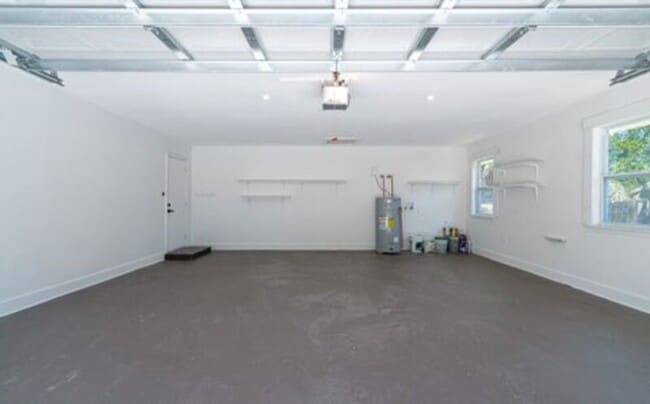 Building Photo - 712 Elise Ln