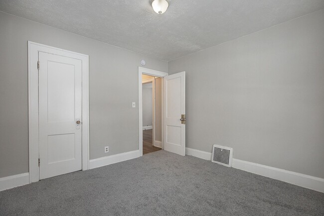 Building Photo - 4 BED 1 BATH UNIT IN GARFIELD HEIGHTS