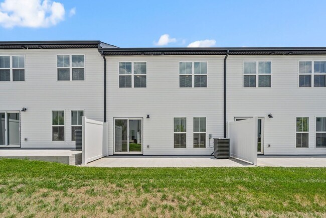 Building Photo - Sango Drive 3 Bedroom Condo For Rent!