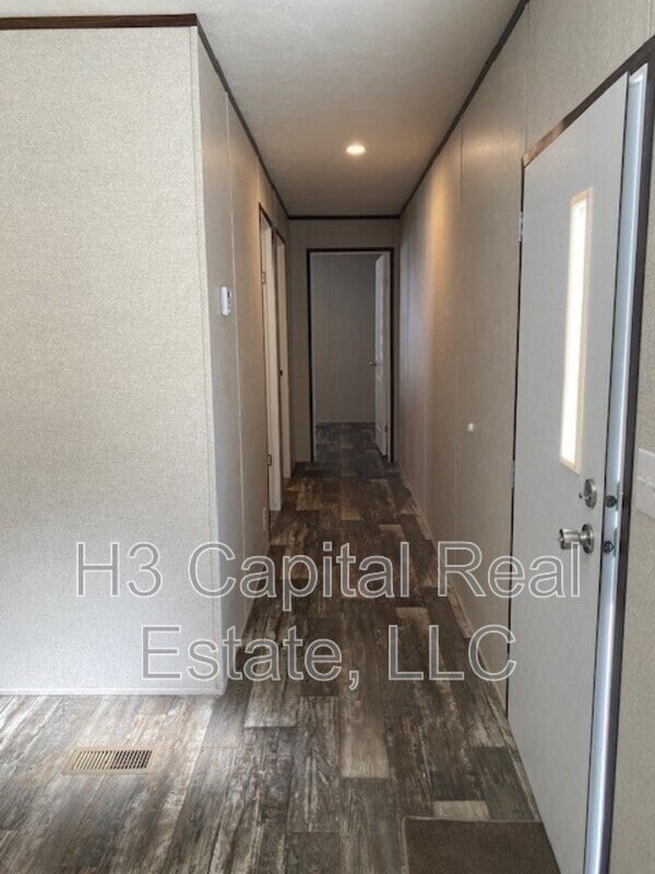 Building Photo - 524 Chickadee St