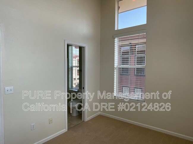 Building Photo - 950 Campoy St