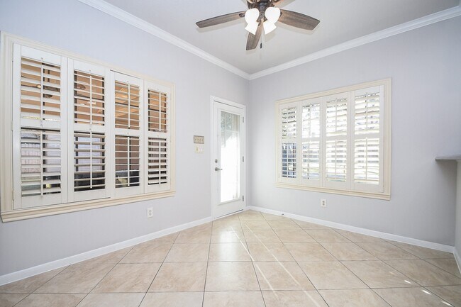 Building Photo - 4402 Jamaica Dr