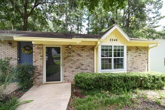 Building Photo - 2046 Gardenbrook Ln