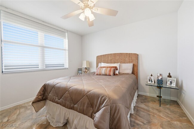 Building Photo - 6585 Nicholas Blvd