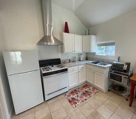 Full kichen - 1314 S Curson Ave