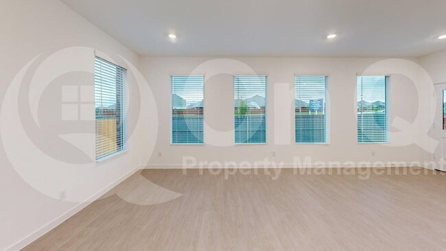 Building Photo - 726 Madrono Dr