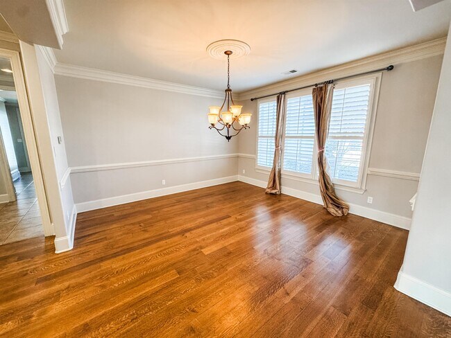 Building Photo - 713 Briston Ln