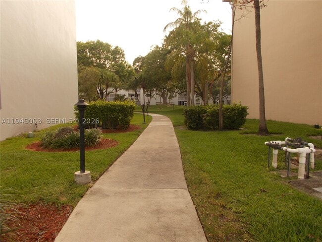 Building Photo - 1400 SW 124th Terrace