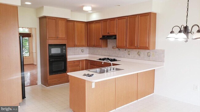 Building Photo - 14 Hayworth Cir