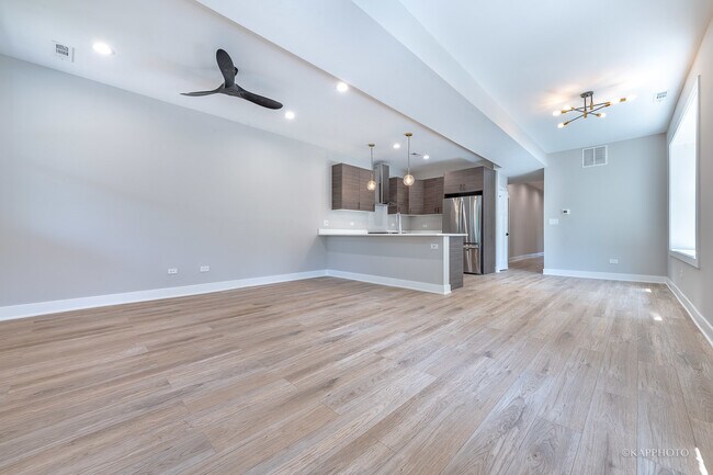 Building Photo - 4152 S Prairie Ave