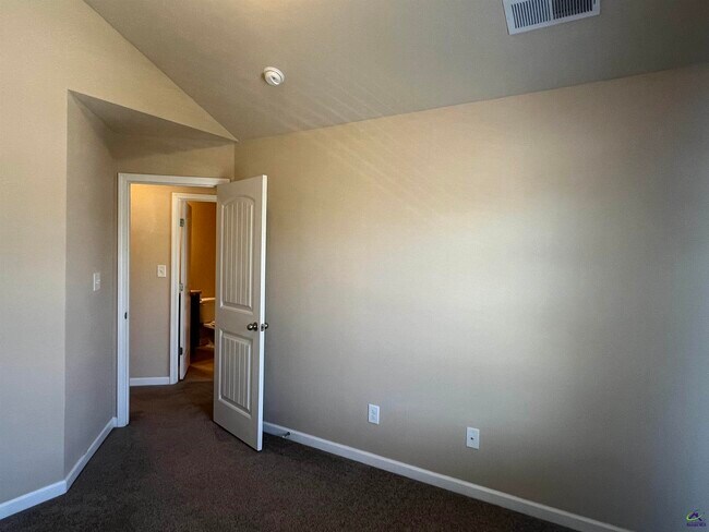 Building Photo - 807 Citrona Dr