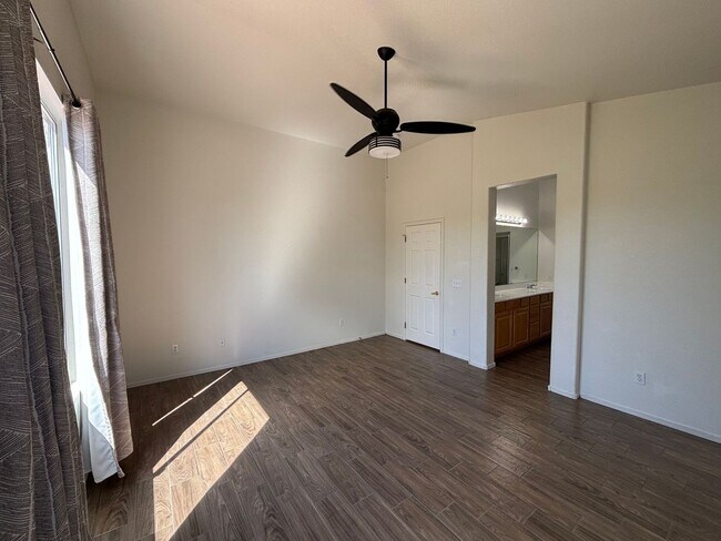 Building Photo - Seven Hills Single-Story 3 Bed 2 Bath Scenic Greenbelt Views