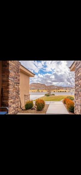 Building Photo - 3011 E Crimson Ridge Dr