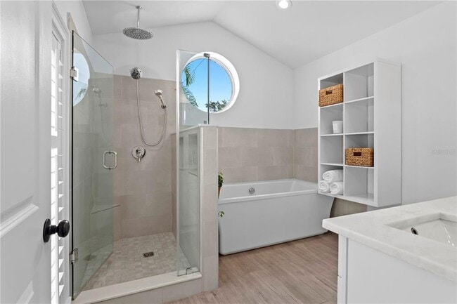 Building Photo - 2610 S Dundee St