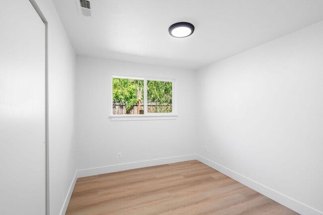 Building Photo - 4916 NE Alberta Ct