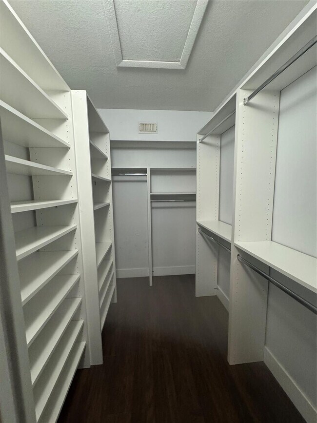 Building Photo - 9055 Wiles Rd