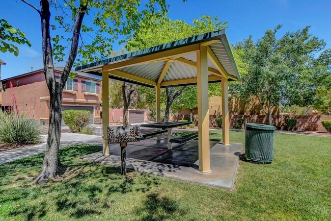Building Photo - 3 Bedroom Split Level Home in Centennial H...