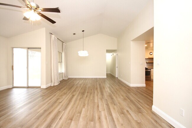 Building Photo - Charming Renovated 3/2 Cottage with Granit...