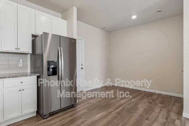 Building Photo - 192 Ambrose St