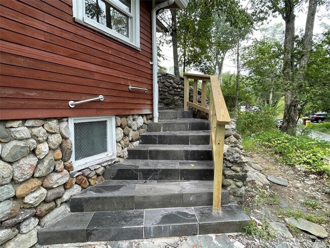 Building Photo - 7 Blueberry Hill