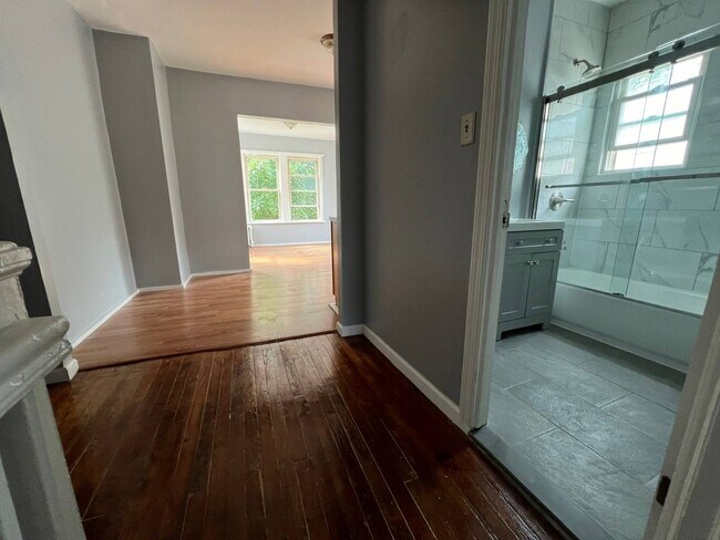 Building Photo - 27 Alton Pl