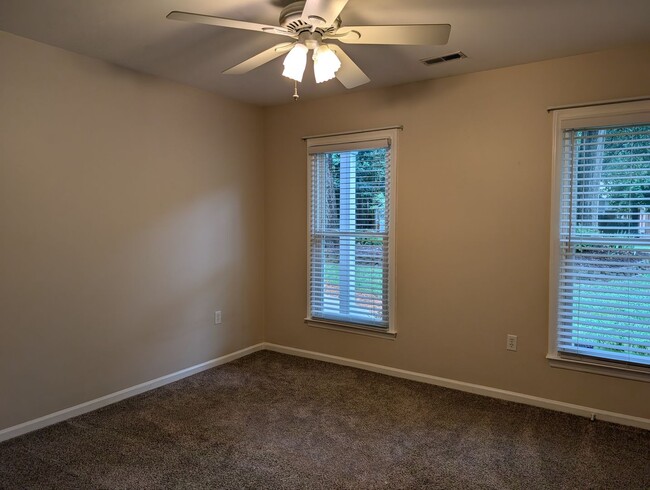 Building Photo - Pristine, 3 bedroom, 2 bath ranch style home located in Sardis Woods!