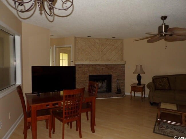 Building Photo - 4286 Pinehurst Cir