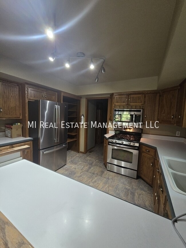 Building Photo - 1268 Oakhampton Rd