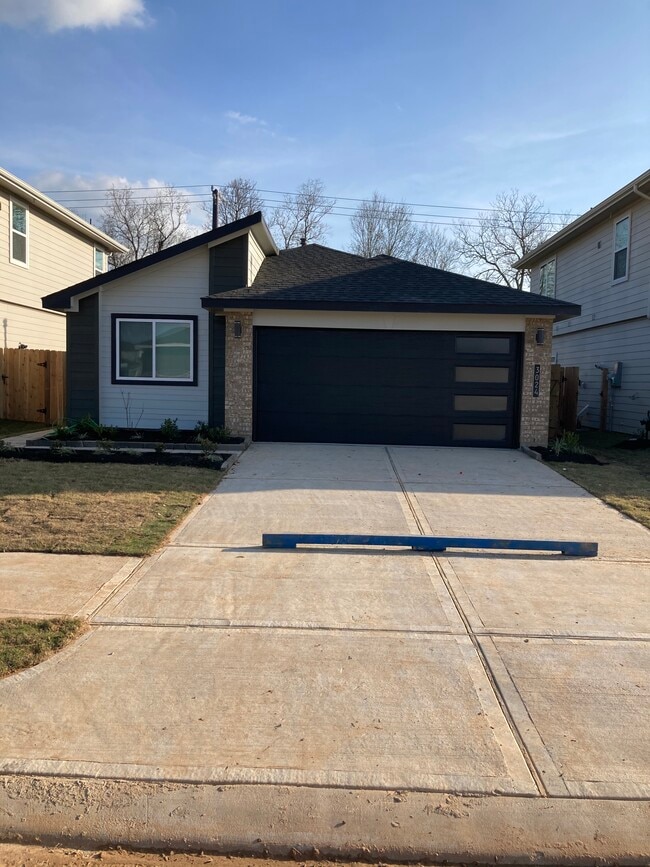 Building Photo - 3024 Stock Orch Ln