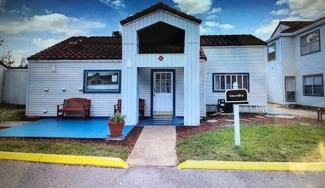 Laundry house at Dockside condominium - 2516 Woodgate Blvd