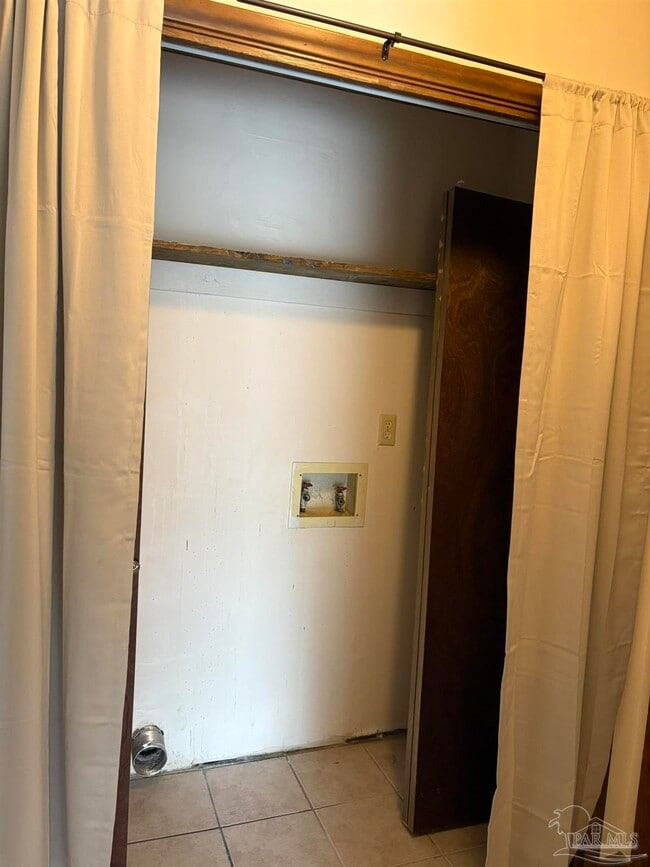 Building Photo - 3262 Maplewood Dr