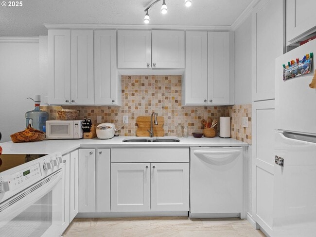 Building Photo - Bright & Inviting 2-Bed, 1.5-Bath with Modern Touches and Private Upstairs Retreat