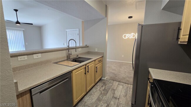 Building Photo - 6955 N Durango Dr