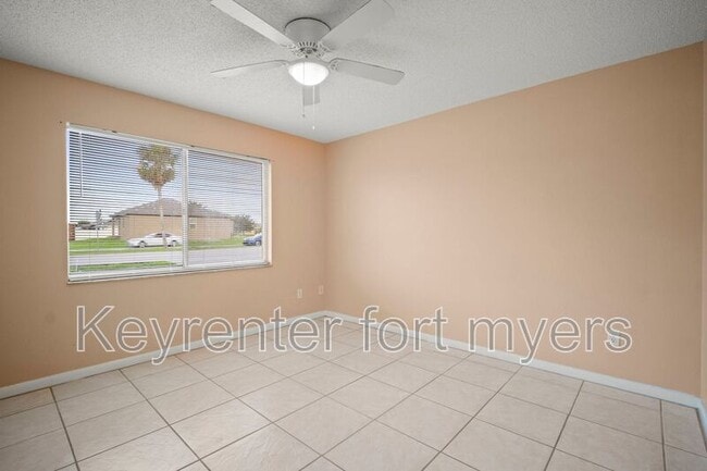 Building Photo - 4406 Santa Barbara Blvd S