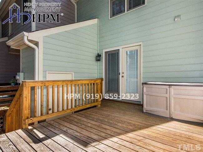 Building Photo - 2 Bedroom Townhouse in Oak Park West